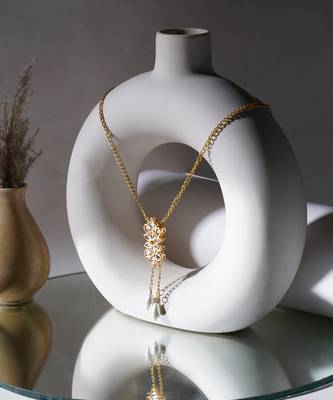 Gold long kundan neckpiece 4