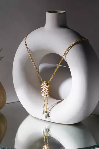 Gold long kundan neckpiece