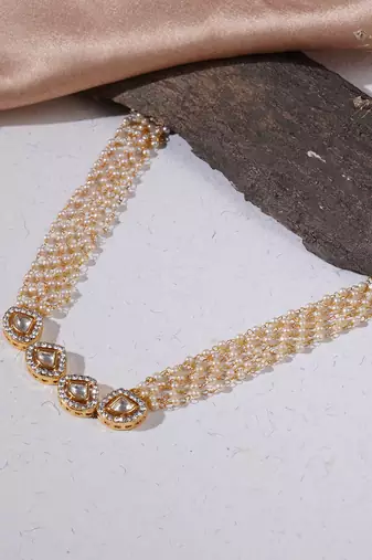 Gold kundan & pearl neckpiece