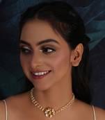 Gold kundan & pearl neckpiece