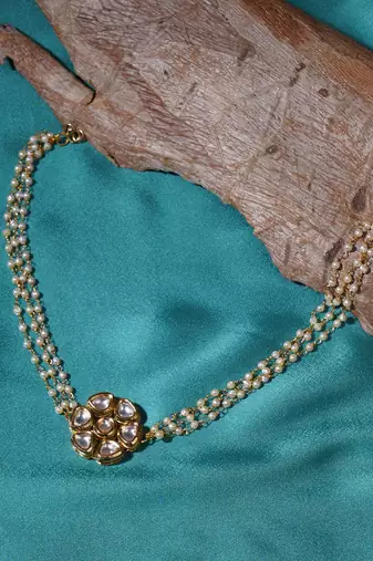 Gold kundan & pearl neckpiece