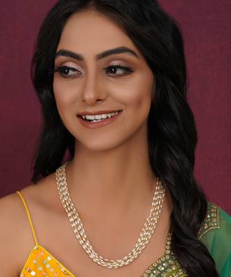 Gold layered pearl neckpiece 1