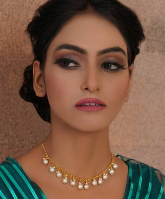 Golden pearl neckpiece 1