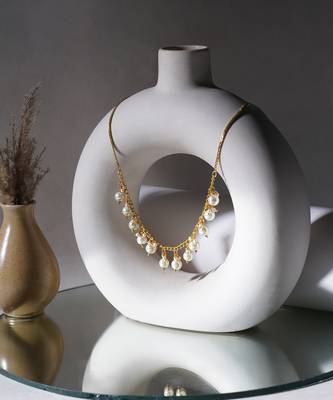 Golden pearl neckpiece 2