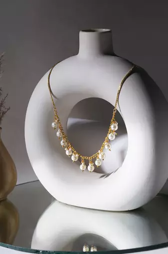 Golden pearl neckpiece