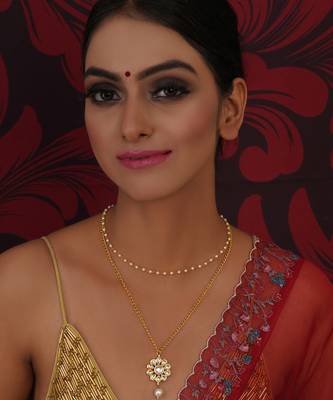 Gold layered kundan and pearl gold neckpiece 1