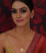 Gold layered kundan and pearl gold neckpiece