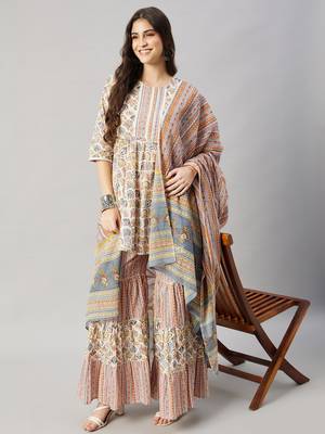 Winered woman white geomatric print embroidery neck sharara with dupatta set 3
