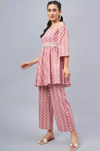 Winered woman one- shoulder chevron print co-ord set