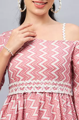 Winered woman one- shoulder chevron print co-ord set