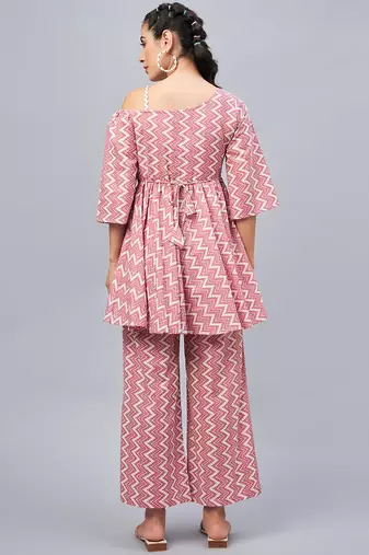 Winered woman one- shoulder chevron print co-ord set