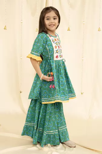 Three Fourth Sleeves bandhani Print and embroirdered, Lace Embellished Kurta & Garara set- Green