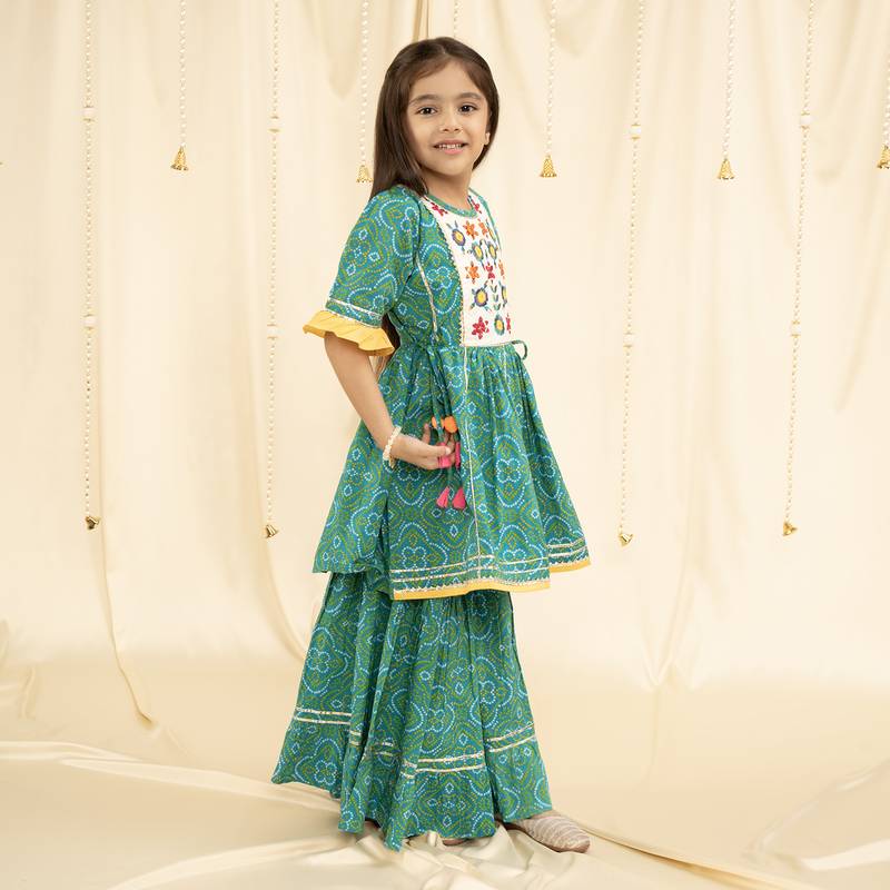 Three Fourth Sleeves bandhani Print and embroirdered, Lace Embellished Kurta & Garara set- Green