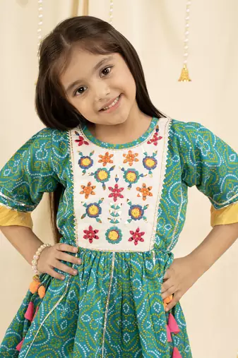 Three Fourth Sleeves bandhani Print and embroirdered, Lace Embellished Kurta & Garara set- Green