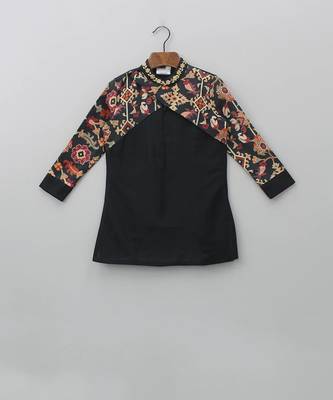 Black stylish ikkat print kurta set 4