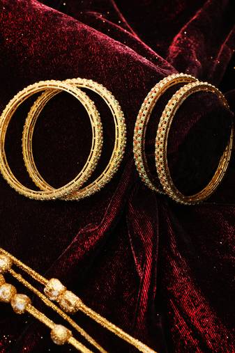Women set of 4 24k gold-plated becautiful handcarfted bangle
