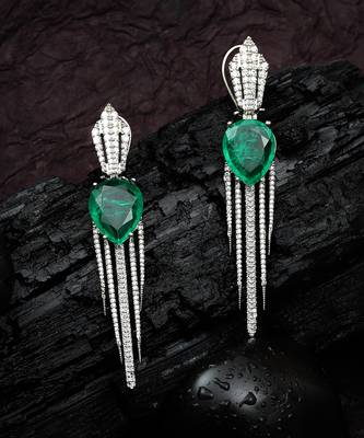 Green kundan dew drop shaped dangler earrings 3