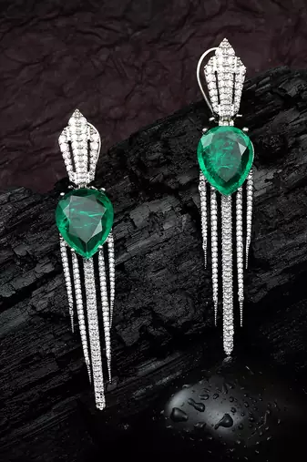 Green kundan dew drop shaped dangler earrings