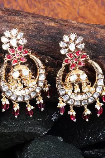 Red kundan chaandbaali earrings