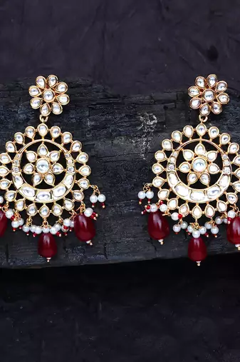 Red kundan chaandbaali earrings