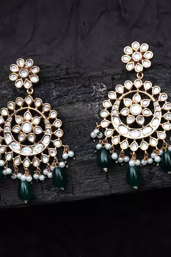 Green kundan chaandbaali earrings