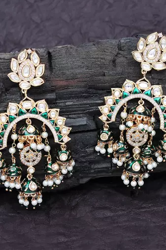Green kundan chaandbaali earrings