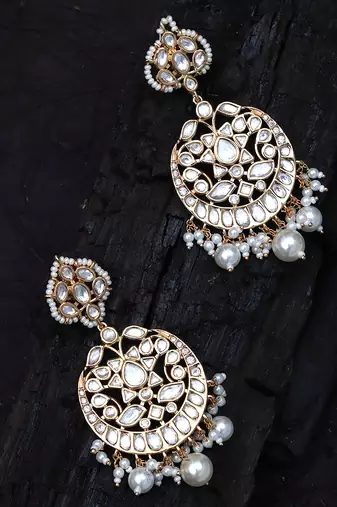White kundan chaandbaali earrings