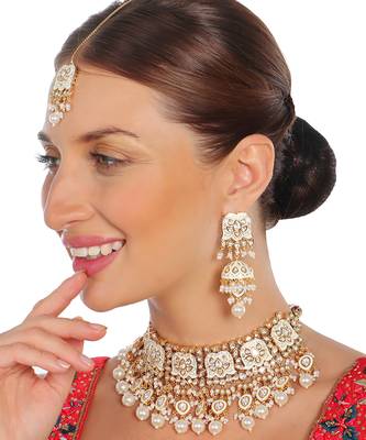 White meenakari kundan choker set 1