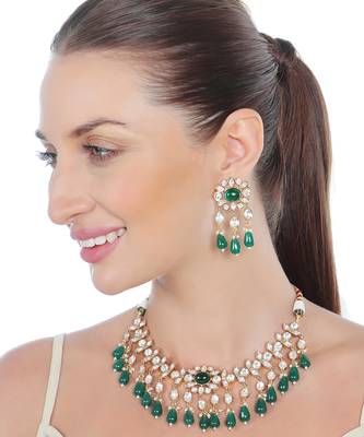 Emerald green kundan choker set 1