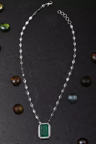 Emerald green kundan necklace