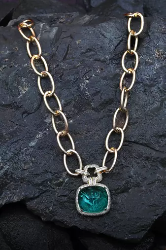 Green kundan necklace
