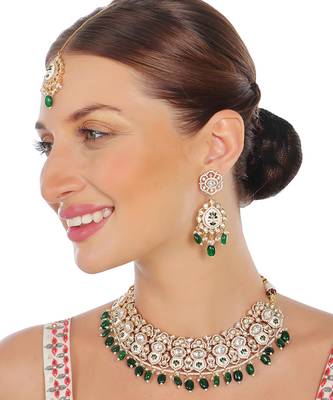 Emerald green meenakari kundan choker set 1