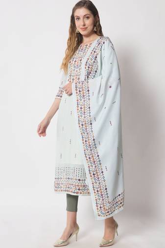 Tea Green Embellished Silk Blend Women's Kurta, Pyjama & Dupatta Set