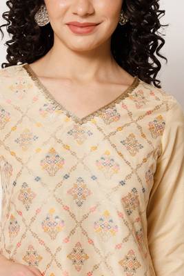 Cream Woven Silk Blend  Kurta pant  with Dupatta Set 4