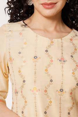 Cream Woven Silk Blend  Kurta pant  with Dupatta Set 4