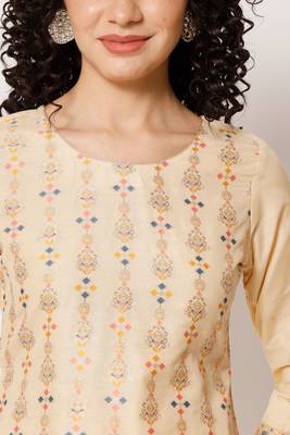 Cream Woven Silk Blend  Kurta pant  with Dupatta Set 4
