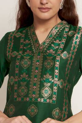 Dark Green Woven Silk Blend  Kurta pant  with Dupatta Set 4