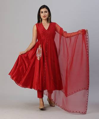 Red sleevless anarkali set 2