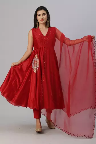 Red sleevless anarkali set