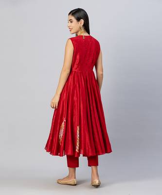 Red sleevless anarkali set 3
