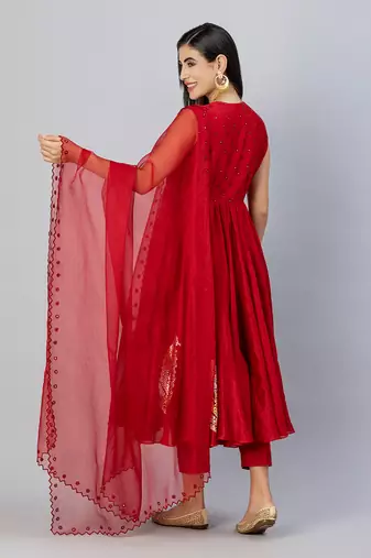 Red sleevless anarkali set