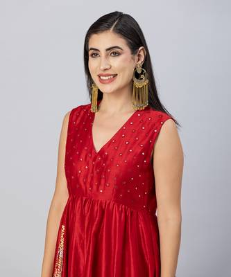 Red sleevless anarkali set 5