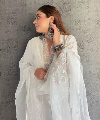 Off-White Chanderi Hand  Embroidered A-Line Plus Size Kurti Set 3