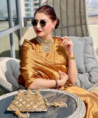 Dark gold zari tissue handwoven saree set 4