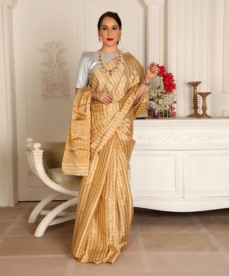 Gold handwoven saree set 1