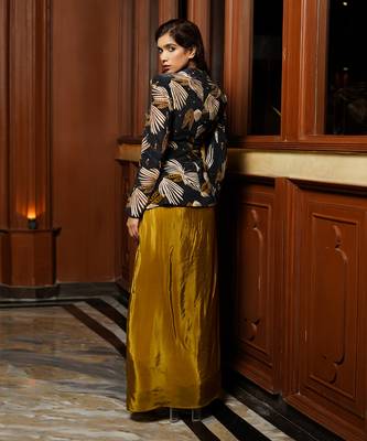 ready to wear black abstract heavy drape saree set 4