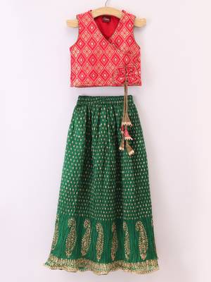 Sleeveless Diamond Design Choli With Paisley Print Crush Detail Ghagra- Red & Green 1