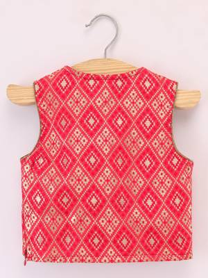 Sleeveless Diamond Design Choli With Paisley Print Crush Detail Ghagra- Red & Green 3