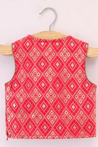 Sleeveless Diamond Design Choli With Paisley Print Crush Detail Ghagra- Red & Green
