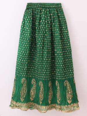 Sleeveless Diamond Design Choli With Paisley Print Crush Detail Ghagra- Red & Green 4
